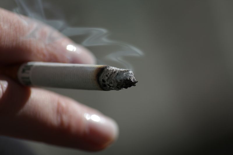 菸價還不夠貴 報告：菸業碳足跡堪比一個國家