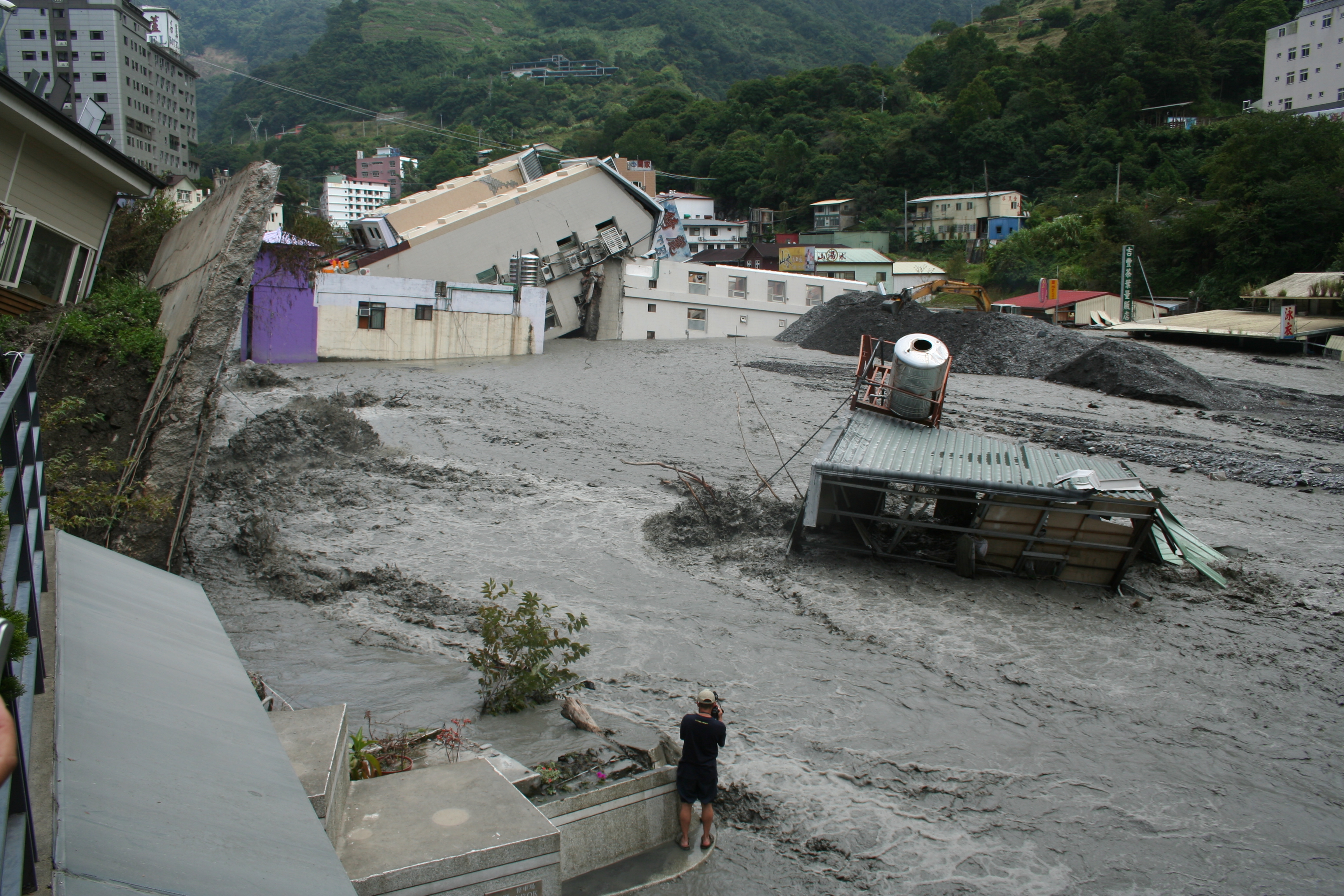 2008年颱風辛樂克重創南投盧山溫泉區。圖片來源︰公視提供