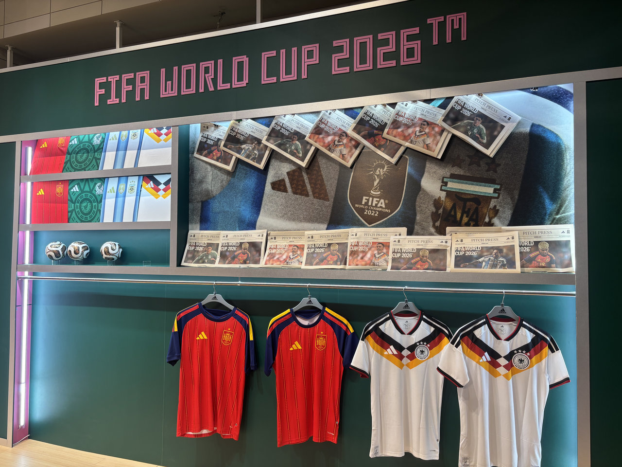 2026FIFA即將進入尾聲,不走近看,很難發現各國球衣上的巧思。攝影:林郁宸