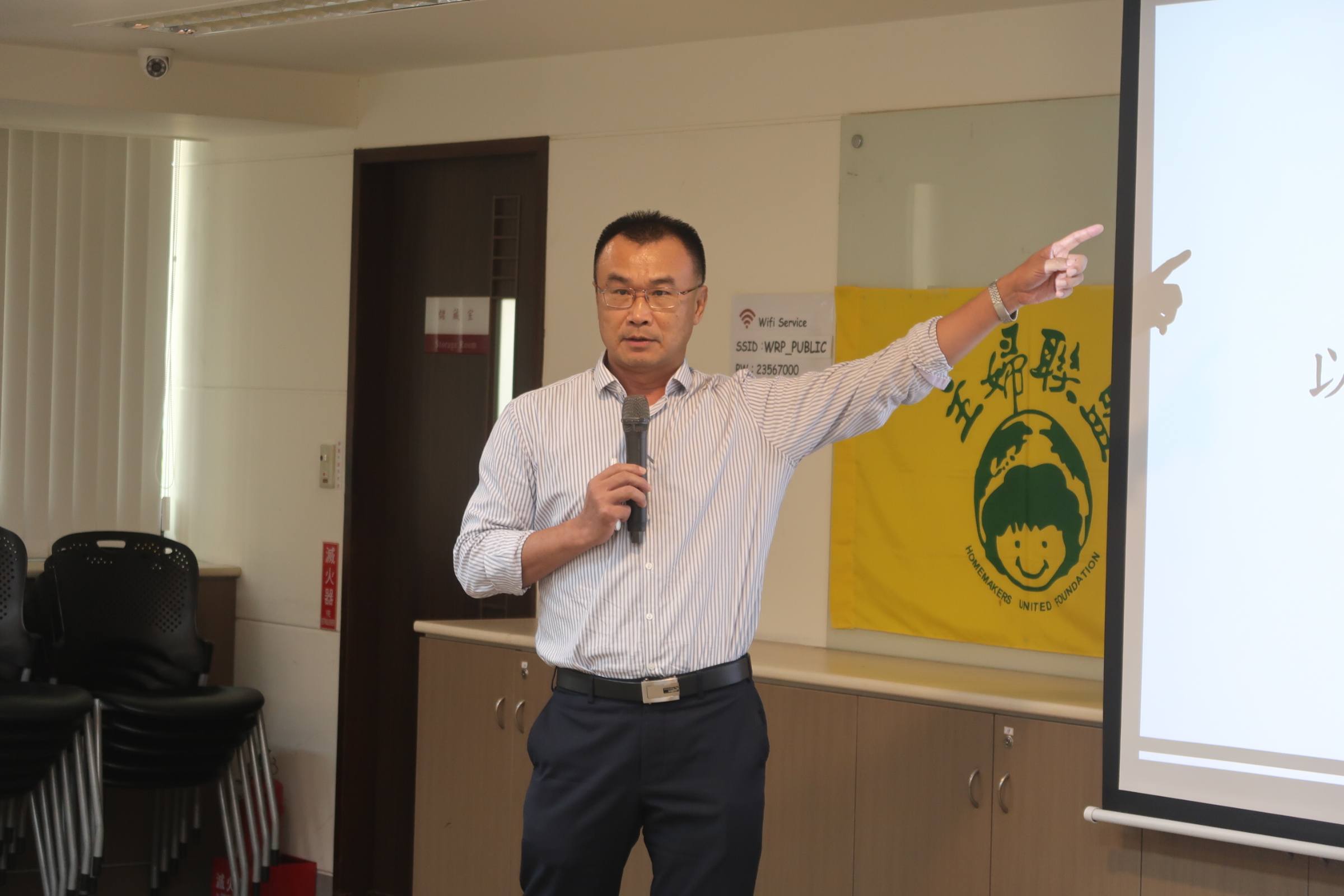 中興大學應用經濟系教授、前農業部長陳吉仲認為,推動在地食材能有效創造台灣農業與教育的雙贏。攝影:林昱妍