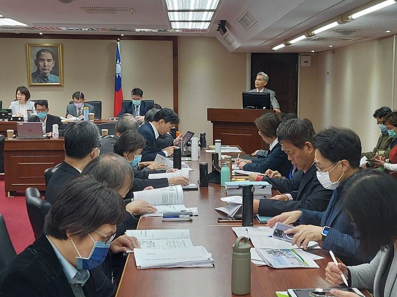 立委齊批管制鬆、變相鼓勵燒垃圾 薛富盛：沒說過SRF是乾淨能源
