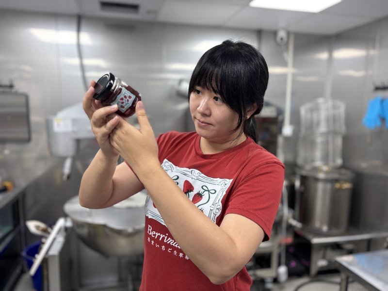 從電商經理到百大青農 林巧悅以有機草莓扎根關西