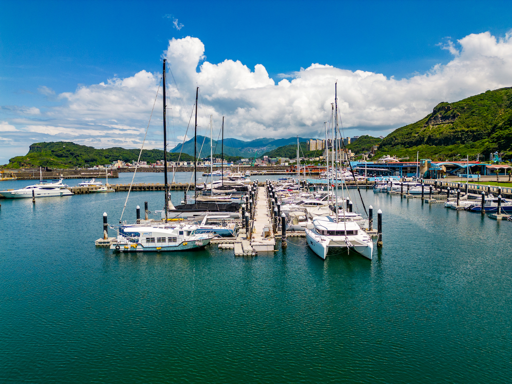 碧砂漁港停有許多觀光船隻。圖片來源:基隆旅遊網