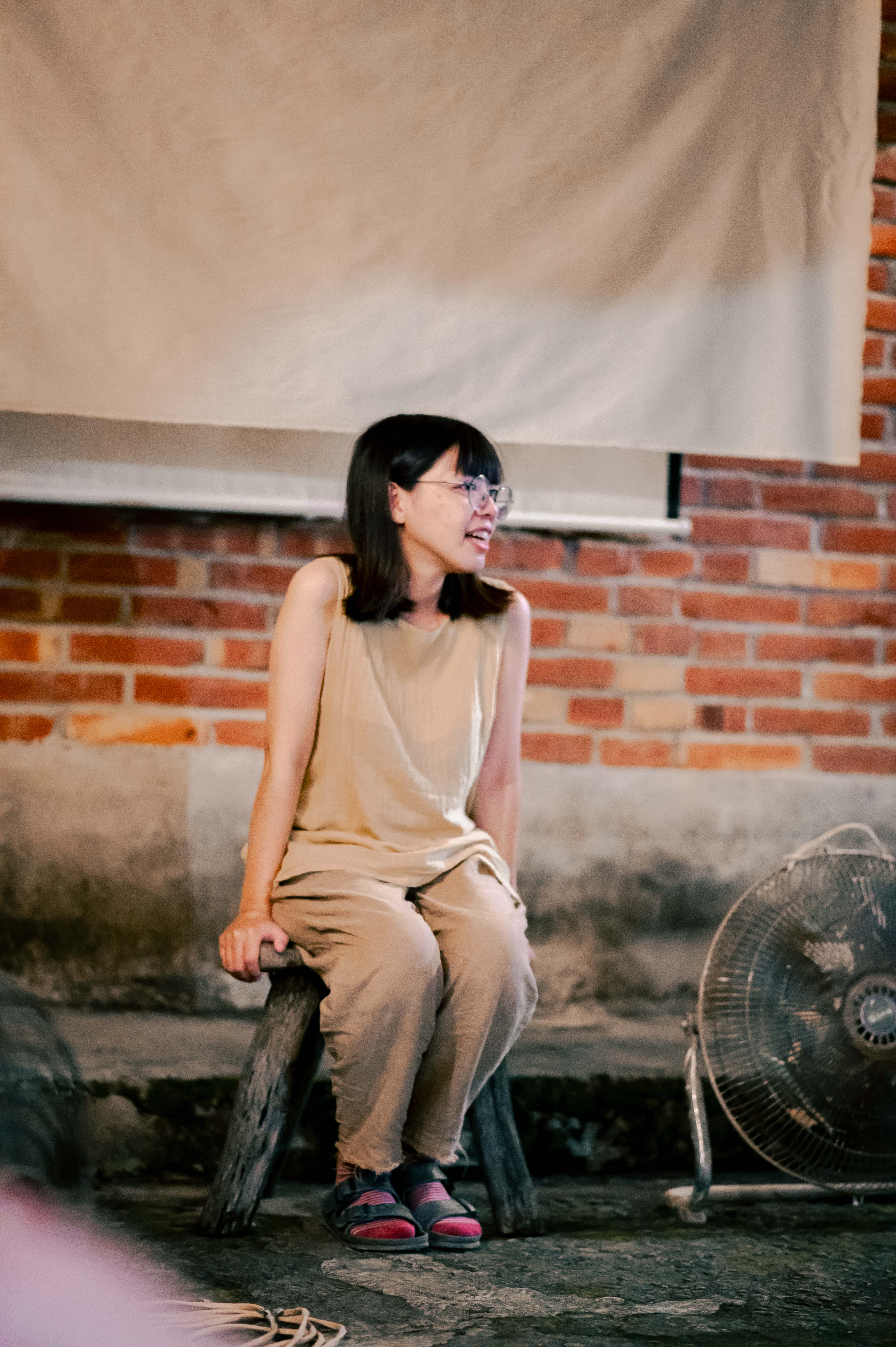 鄧君婷個人照。返鄉青年鄧君婷長期投入地方田野調查與文化行動，以書寫與教育重新連結人與土地的關係。圖片來源：鄧君婷 提供