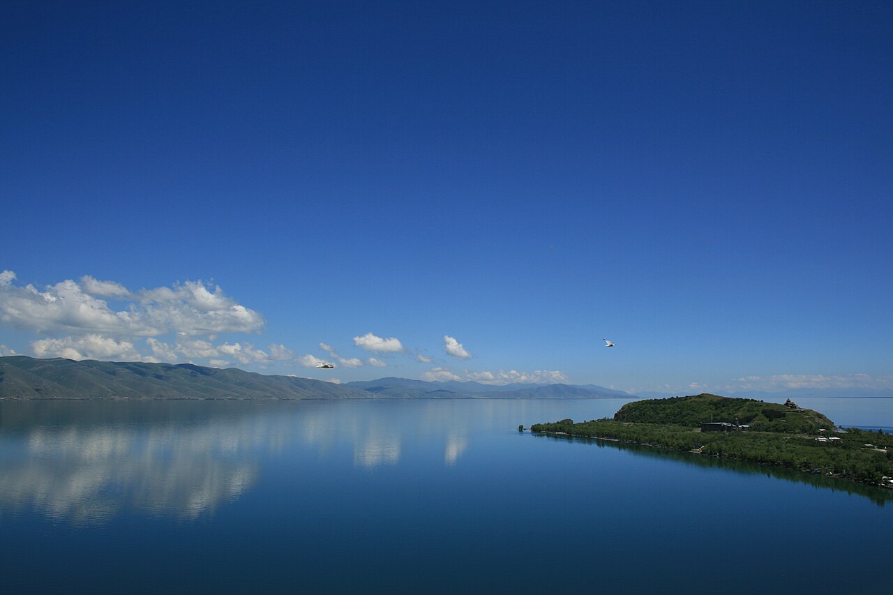 塞凡湖是高加索地區最大的高山淡水湖。照片來源：a-rubenyan（CC 3.0）