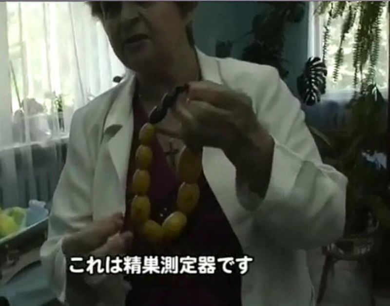 像是一串項鍊的木製品 原來是檢查睪丸用的——核災後生殖系統健康影響研究初探