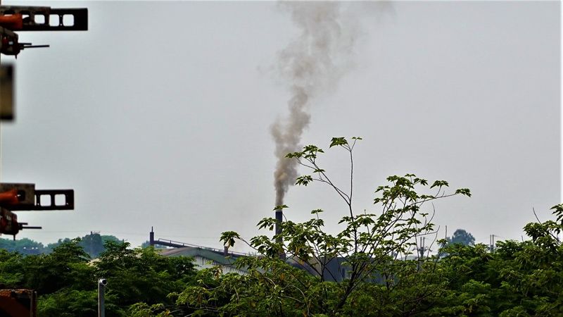 環署擬調降夏秋兩季空污費 環團批拿人民健康補貼業者
