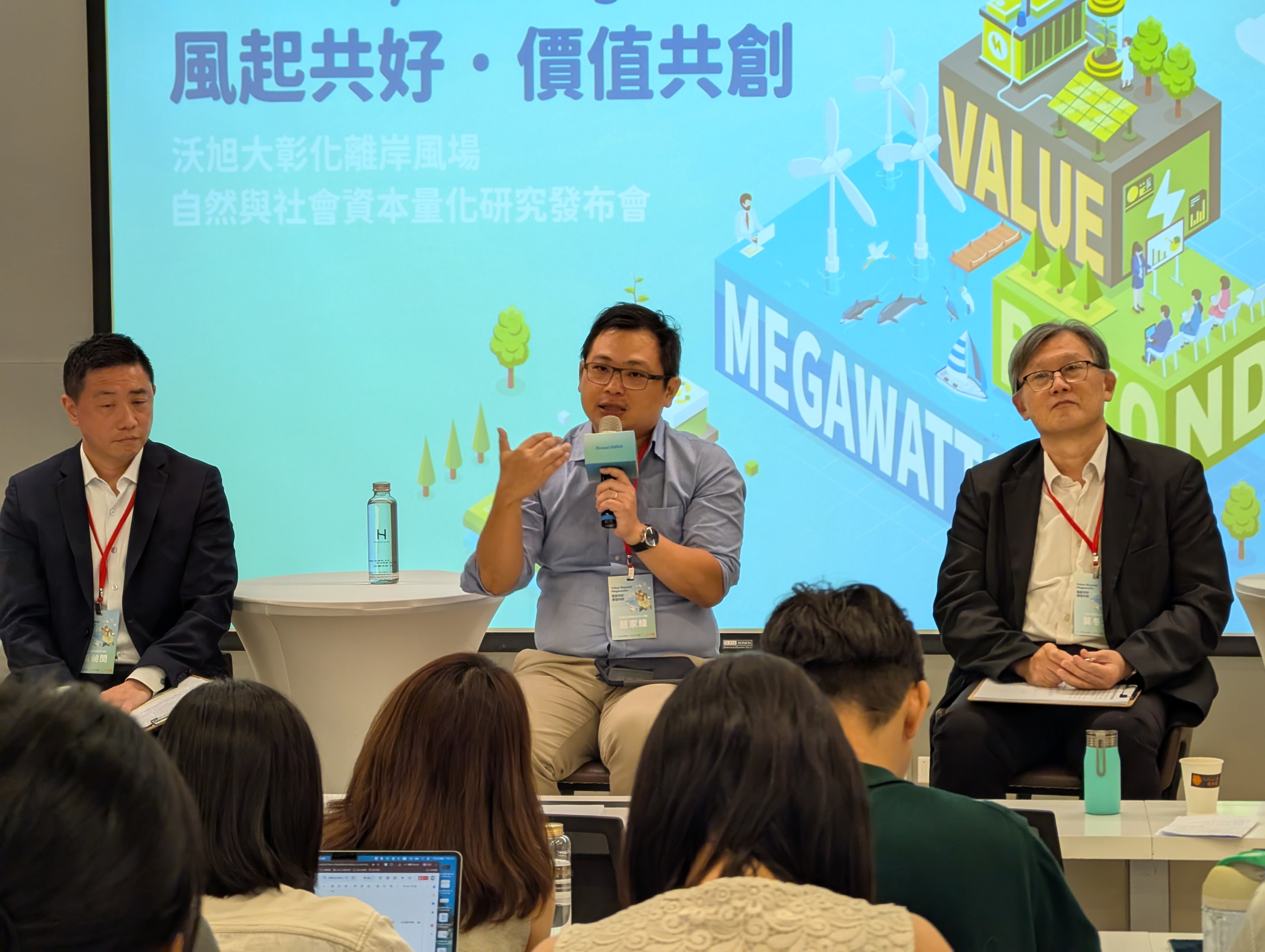 台灣氣候行動網絡研究中心總監趙家緯表示,政府應加強倡議離岸風電,「要跟守護無人機預算一樣去討論。」攝影:陳昭宏