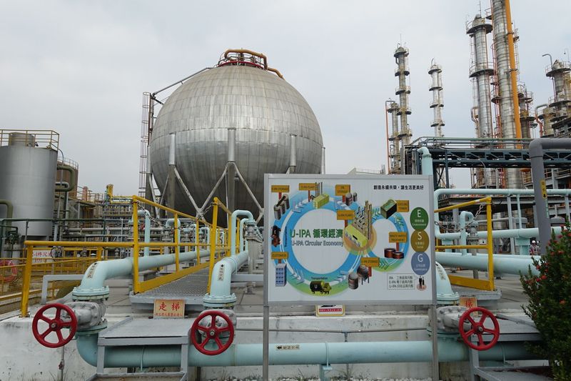 製程越來越高階 回收技術也跟上 榮化研發EIPA半導體廢液100%提純回收