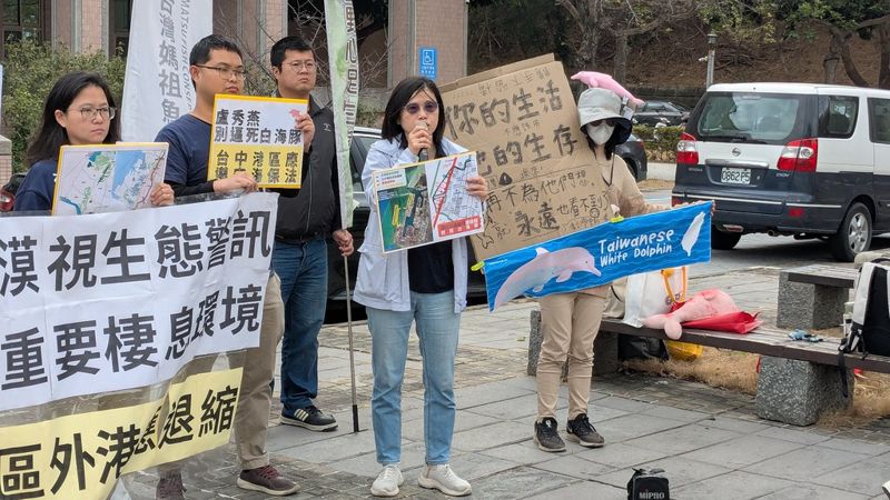 白海豚棲地受台中港擴建威脅 環團批都市計畫無視保育法規