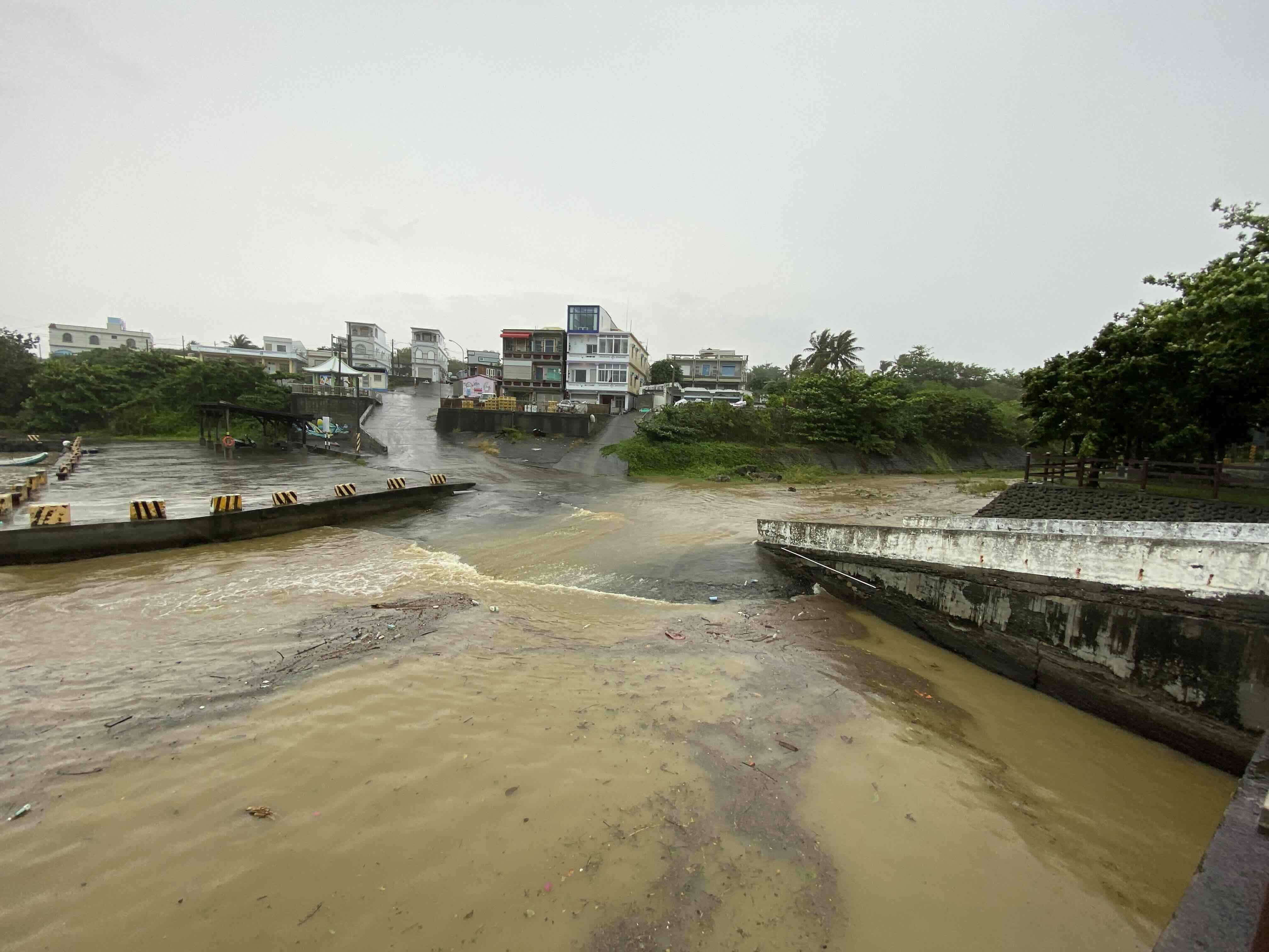 小琉球陸地過度開發,水土保持不佳,只要一下大雨,泥沙大量沖刷入海,影響海洋生態。資料照片。攝影:黃小莫
