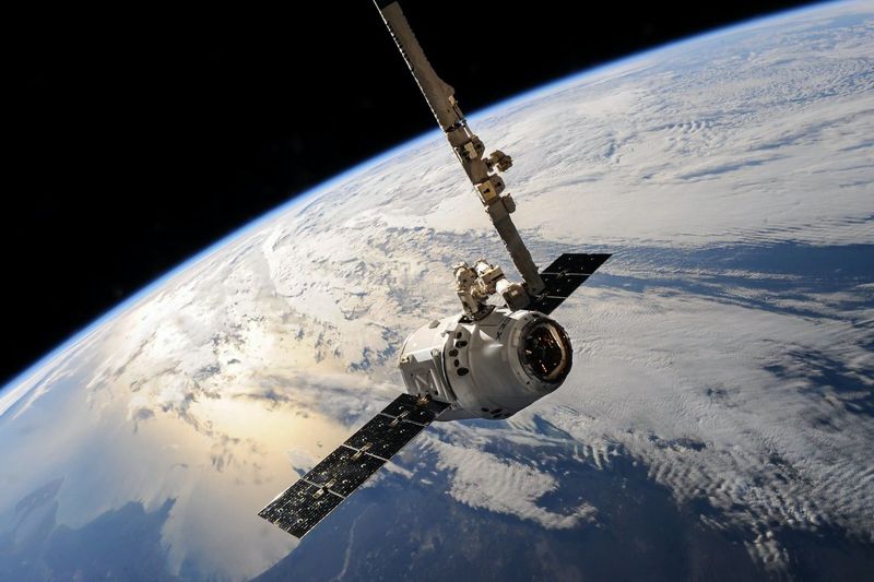 研究首證實 碳排使平流層變薄 可能影響衛星和GPS運作