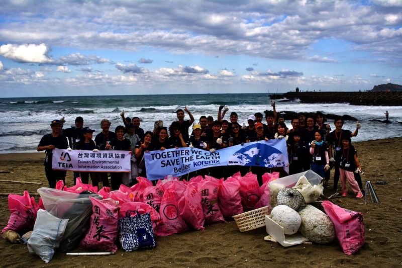 Together We Can Save The Earth 北爾電子及惠通科技攜手淨灘