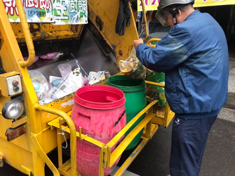 下月暫停廚餘餵豬 民間憂增焚化爐負擔 環署：一般廚餘仍應做好回收
