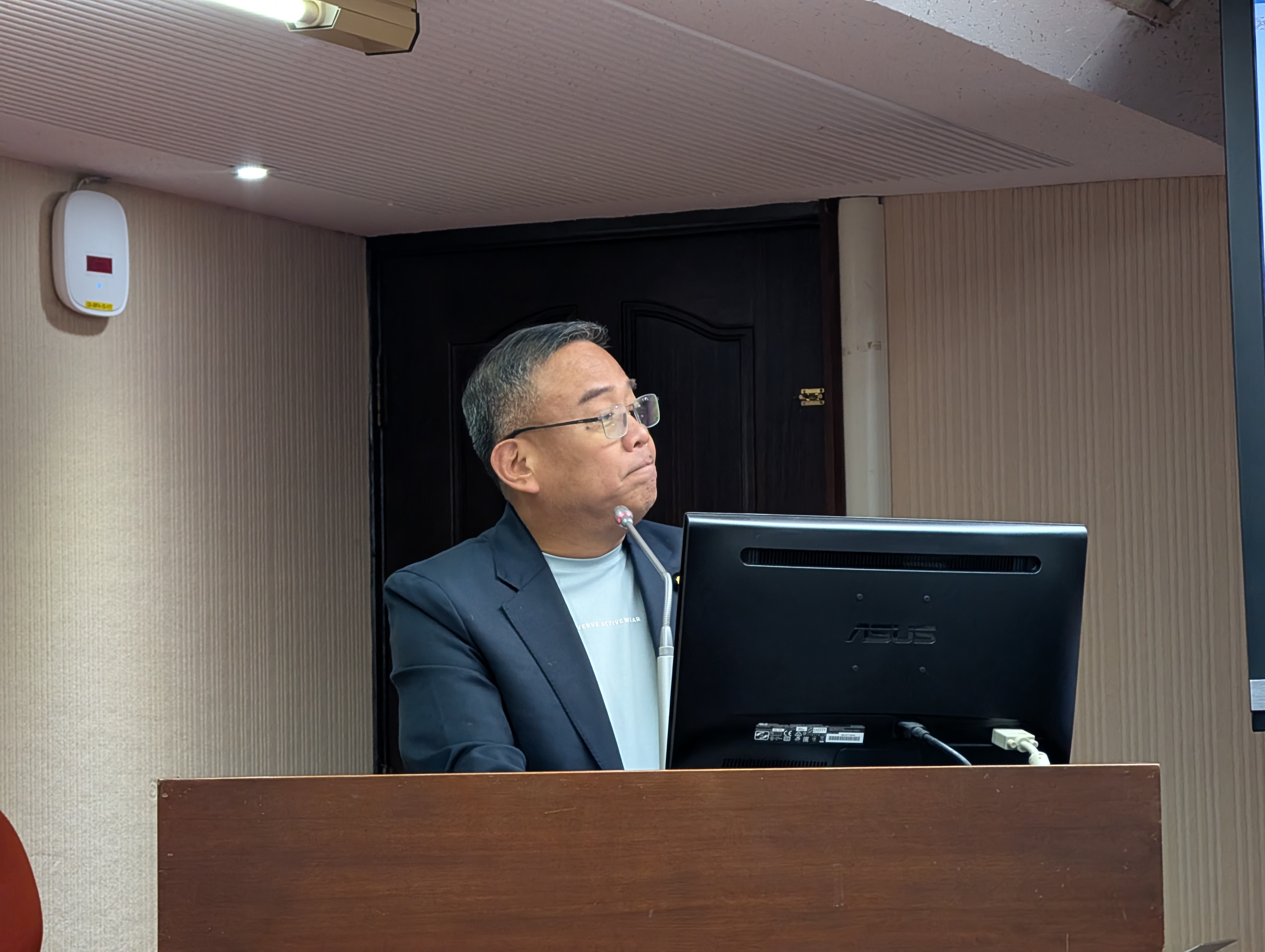 國民黨山地原住民立委盧縣一今（22）日質詢時表示，颱風除了影響有形資產，也可能讓無形的祭儀、原民生活實踐被中斷。攝影：陳昭宏