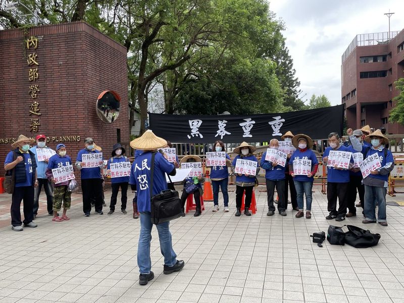 竹科三期四度闖關內政部都委會 老農北上抗議糟蹋良田