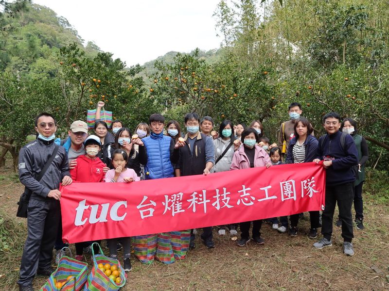 公民科學一機上手 台燿再訪新竹鹿寮坑 清理果園草相