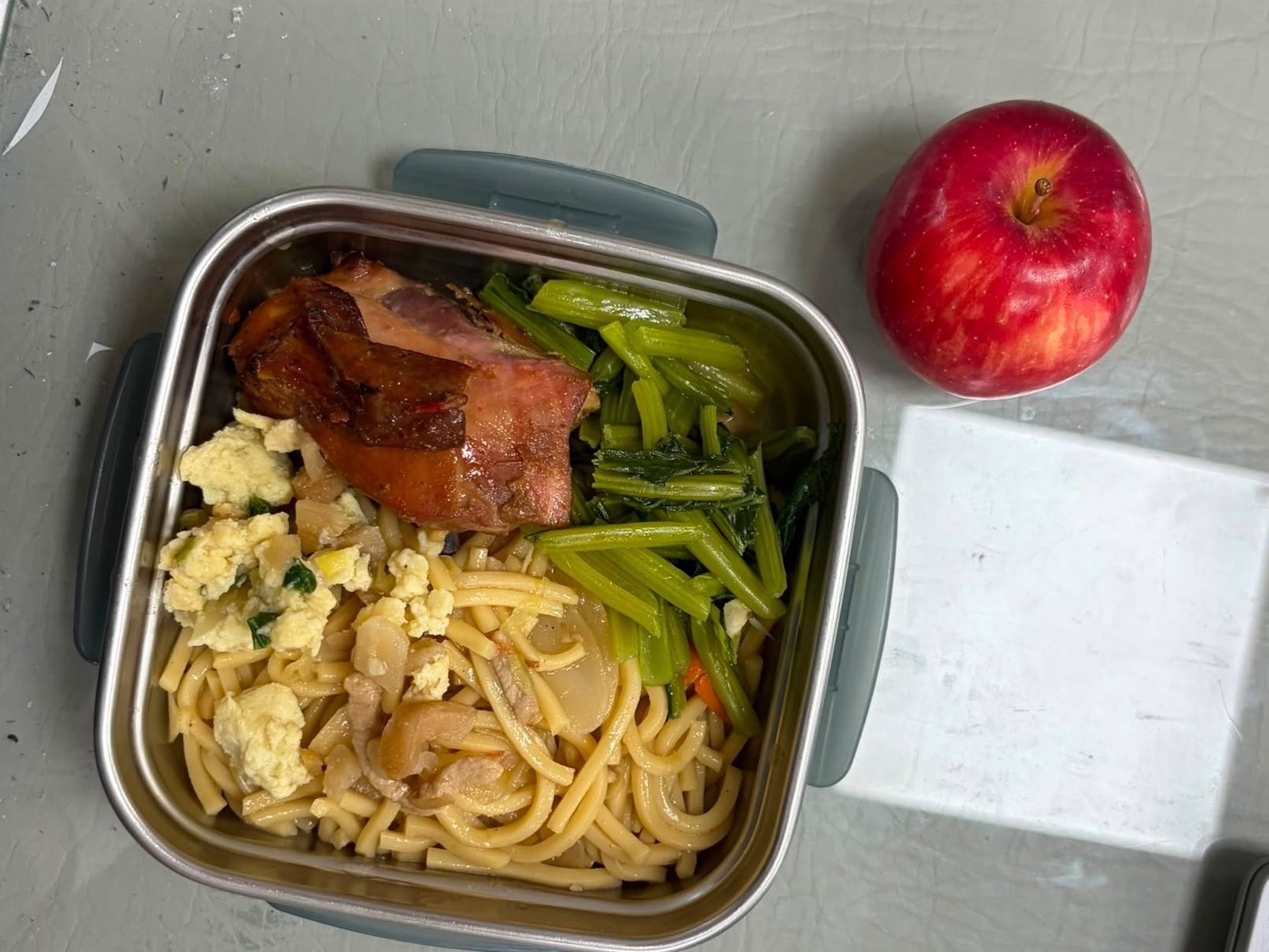 學校的營養午餐。圖片來源:讀者提供