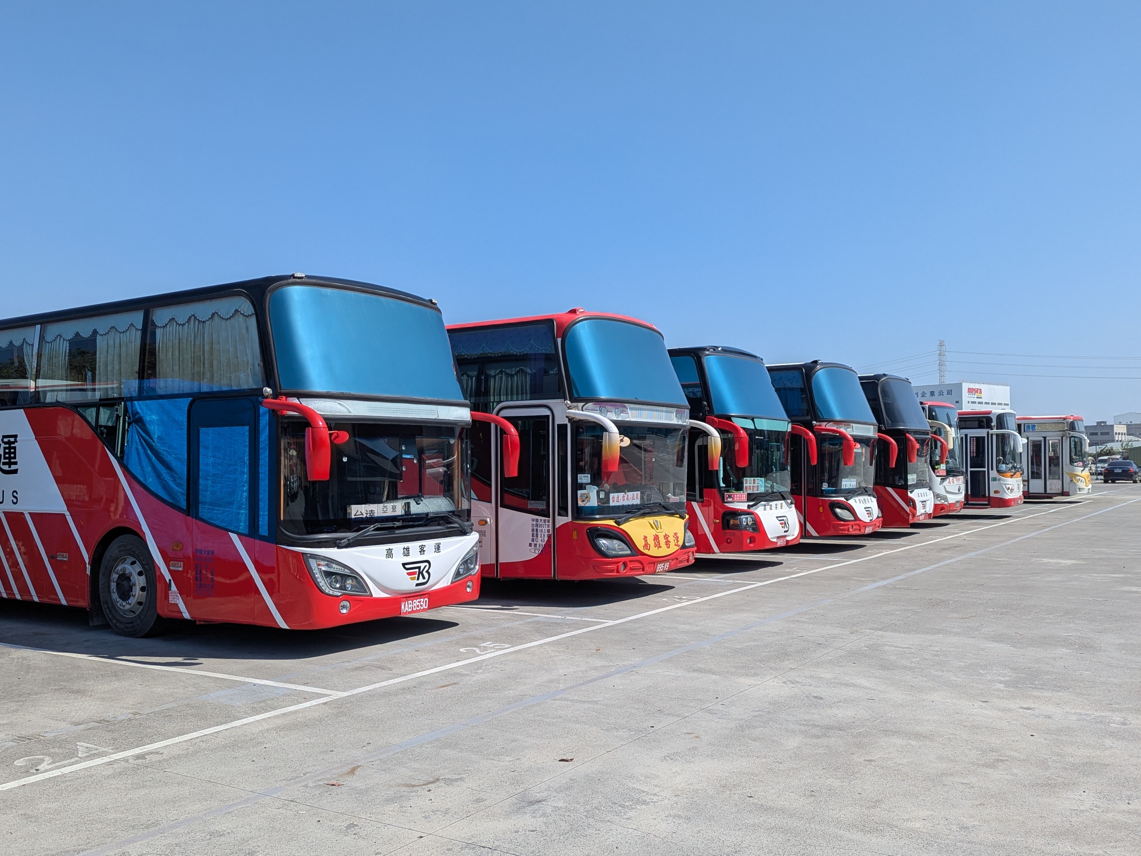 汰舊換新可減徵貨物稅的柴油車種,包括大客車、大貨車、大客貨兩用車、代用大客車及大型特種車等。攝影:陳昭宏