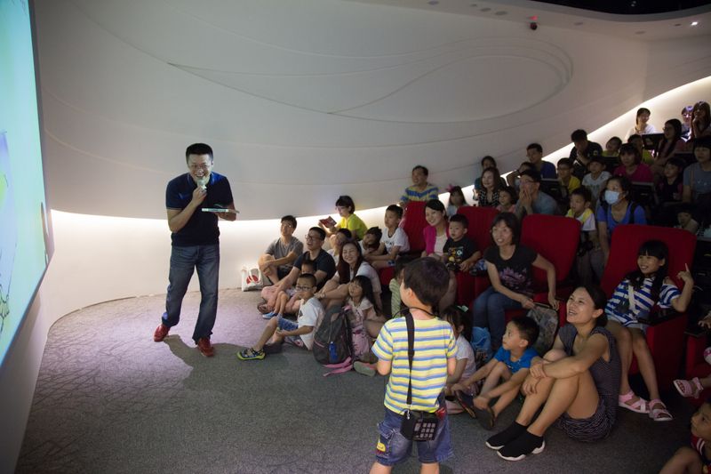 原來當一隻螢火蟲這麼難 中國信託文薈館 環境講座吸住孩子目光