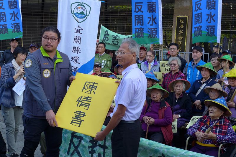 4萬份聯署書反永侒礦權展限 礦務局：會把大家的心聲放心裡