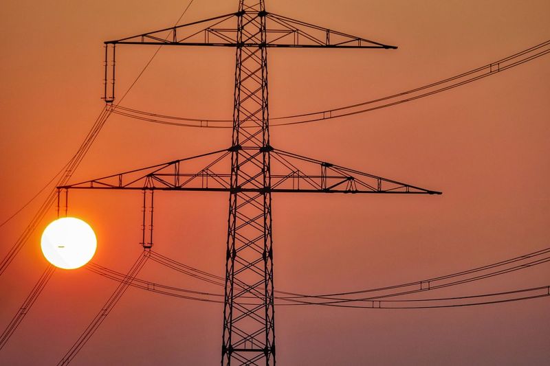 當老化電網遇上極端天氣 美國停電次數倍增 綠能轉型之路也蒙塵