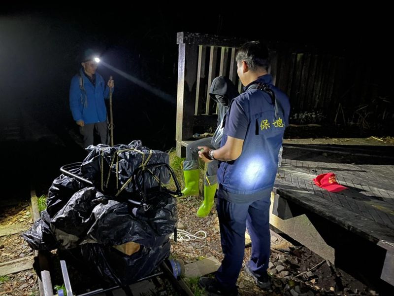 趁眠月線維修封閉之際 山老鼠盜伐扁柏遭保七警逮捕