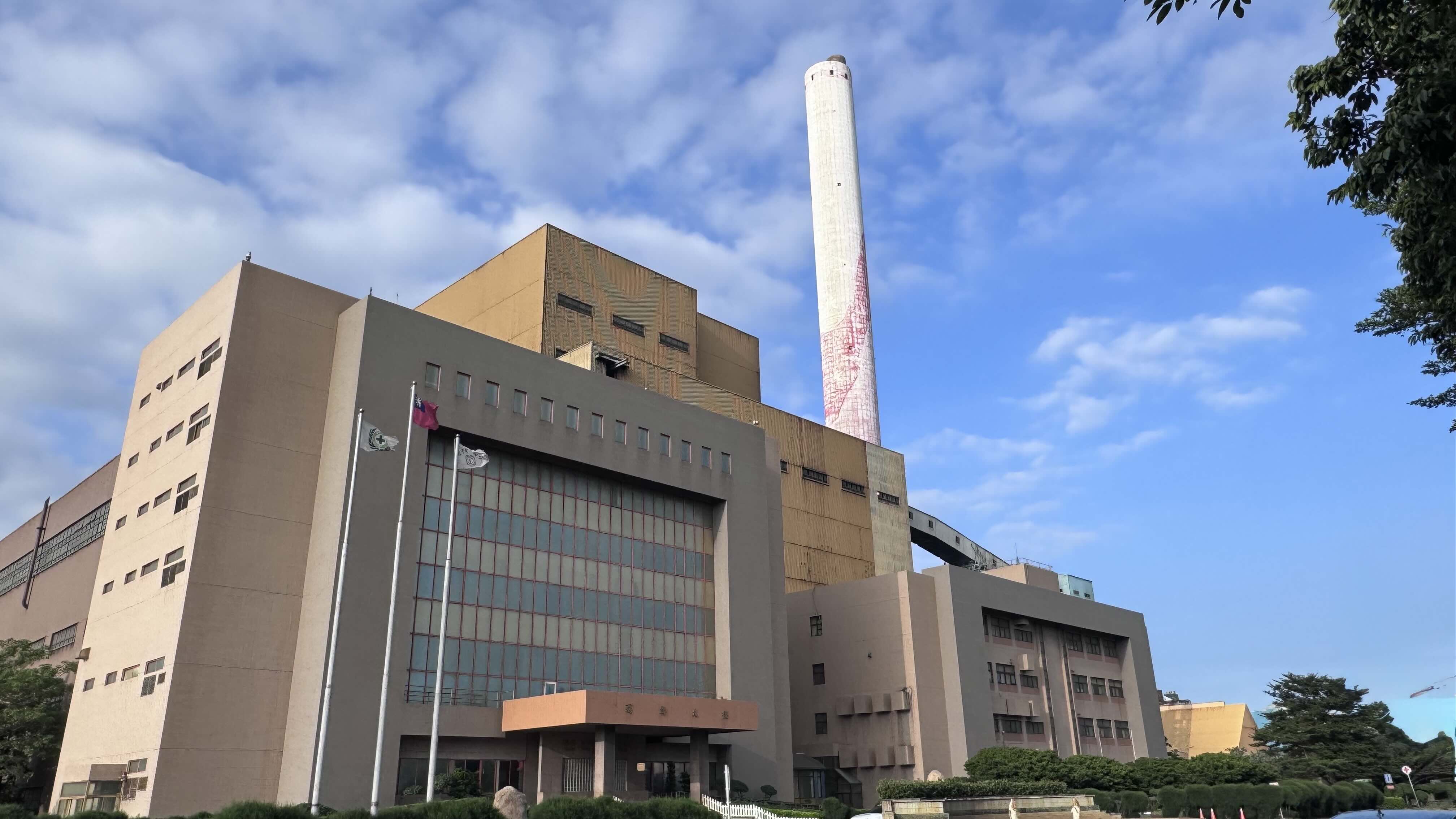台中電廠燃煤1、2號機組告別供電行列，10月1日起正式除役並啟動拆除工程。圖片來源：台電