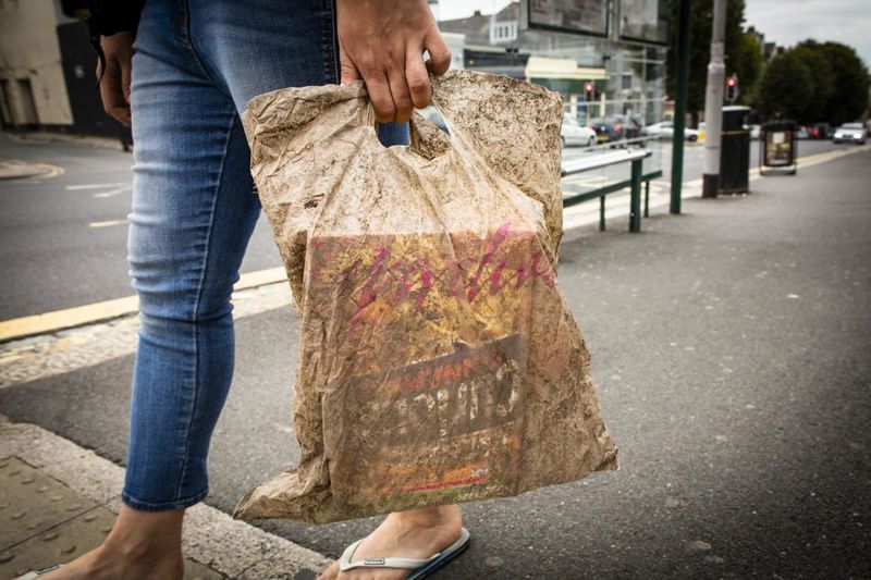 土壤、海洋都「無解」 英國實測發現 可分解塑膠袋三年後仍可用來購物
