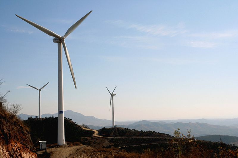 全球再生能源價格創新低 新增發電量創新高