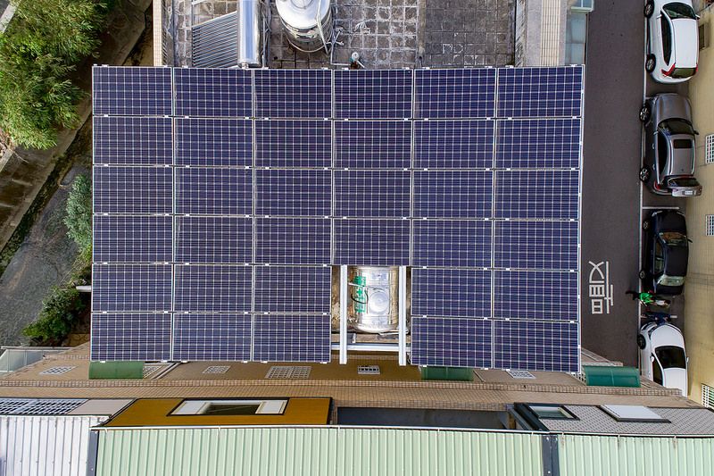 簡化家戶屋頂太陽光電申請流程 20瓩以下可望免倂網審查