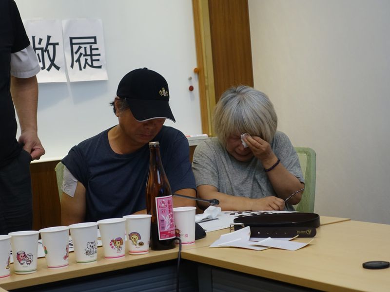 郵政園區賴神風光動土 場外A7抗爭戶遭警方重摔在地