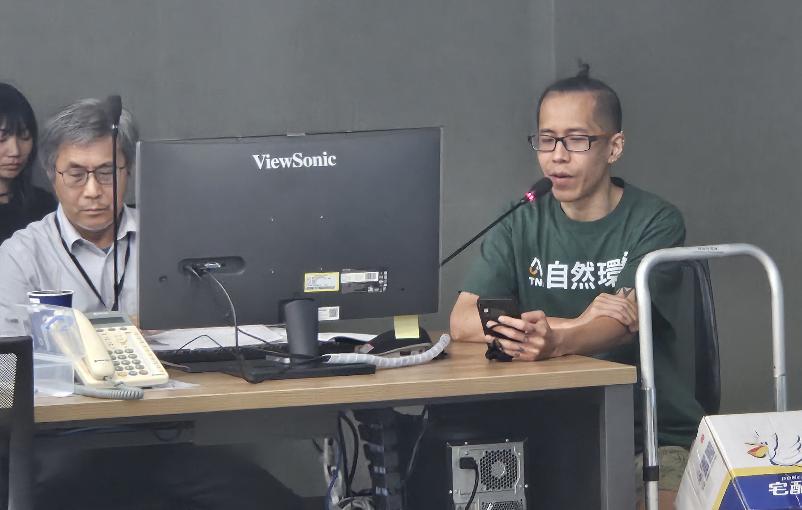 自然環資專案執行周諾恆於會中指出,基翬海灣是一級保育類「福爾摩沙偽絲珊瑚」棲地,然而近年底質泥沙在極端氣候下,有逐年增加趨勢。圖片提供:地球公民基金會