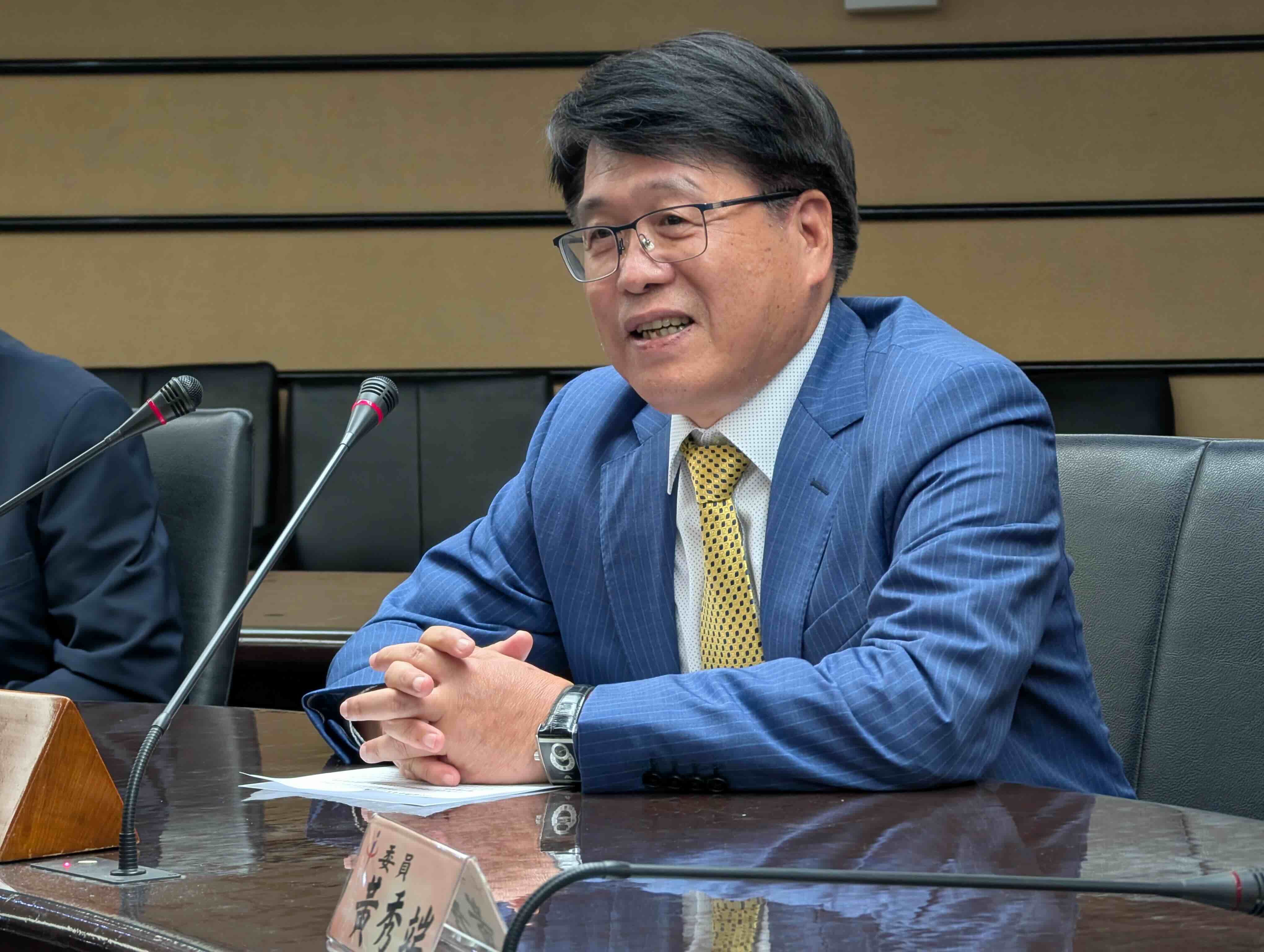 中選會今(28)日除了審查「廢除非核家園」案,也審查「增設鞭刑」、「交通罰鍰用於道安」兩案。中選會主委游盈隆表示,「增設鞭刑」有違反兩公約施行法之虞,不符公投法規定,所有出席委員都反對本案成立。攝影:陳昭宏