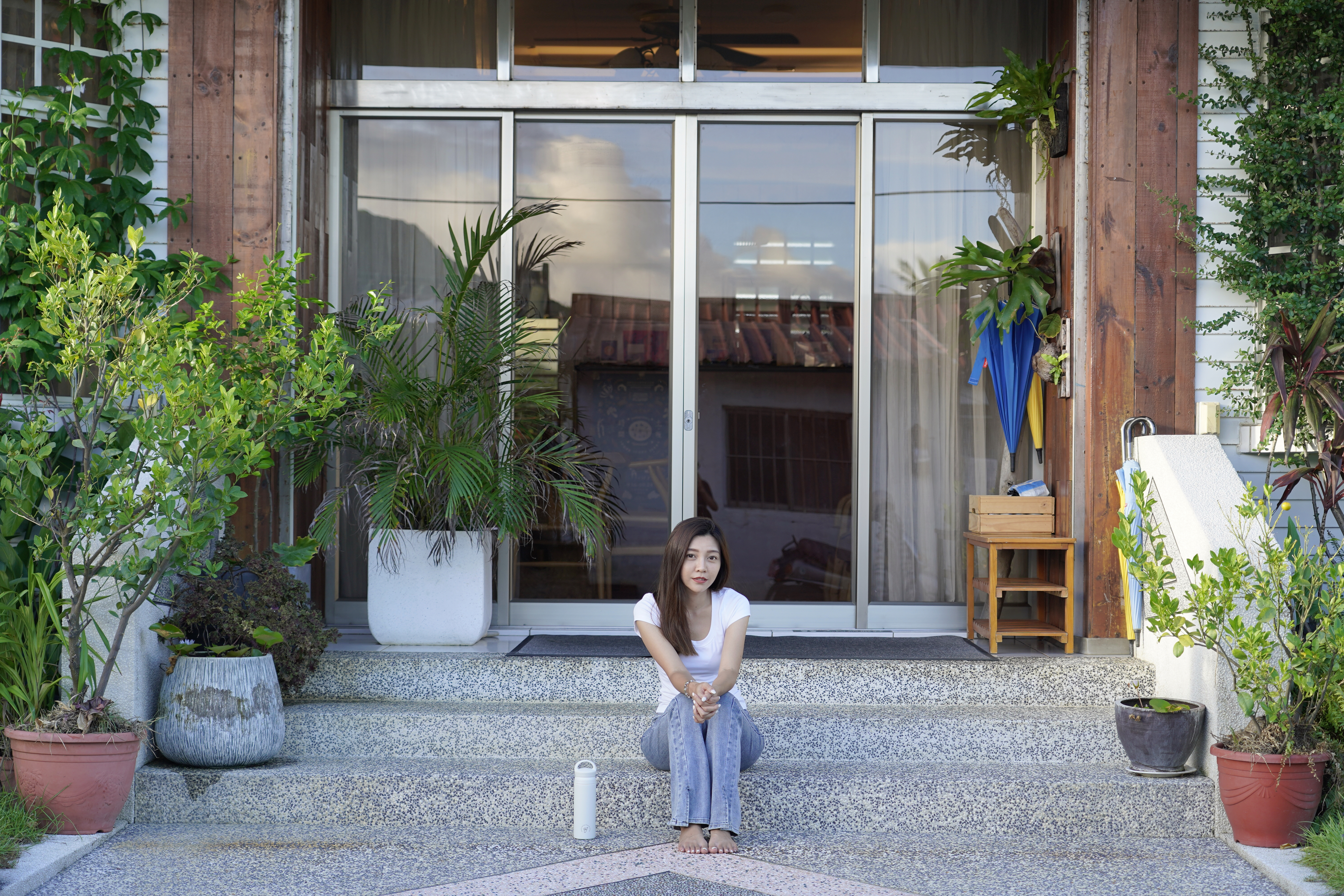本次策展人之一、東方雲民宿主理人葉宜臻指出，今年以「牠們的餐桌」為主題，試圖翻轉以人為中心的觀看方式，讓參與者理解動物與森林的共生關係。
