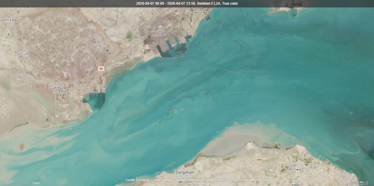 7日的衛星影像顯示，伊朗格什姆島（Qeshm Island）附近出現大片油污。照片來源：Copernicus Sentinel-2／ESA