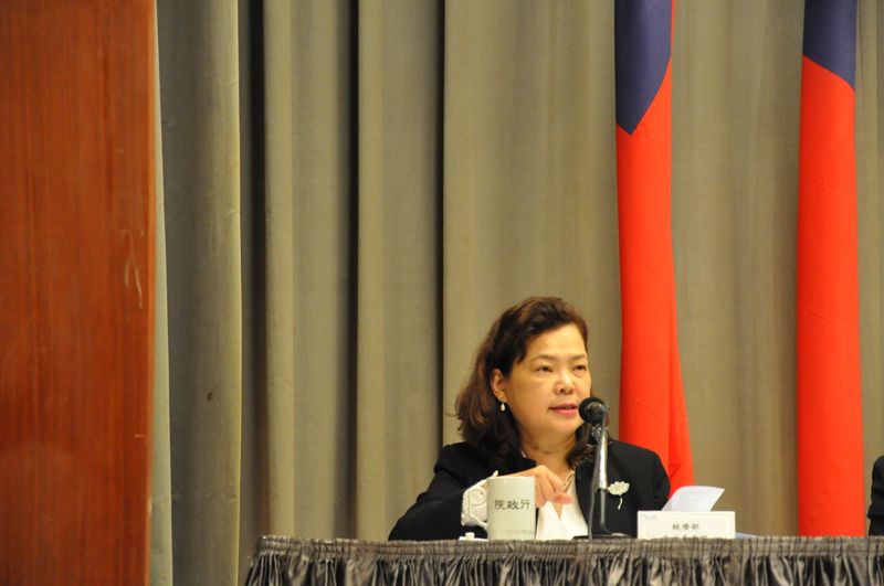 農地工廠低污染認定誰主責 經部與環署互推 王美花:「這誤會比較大」