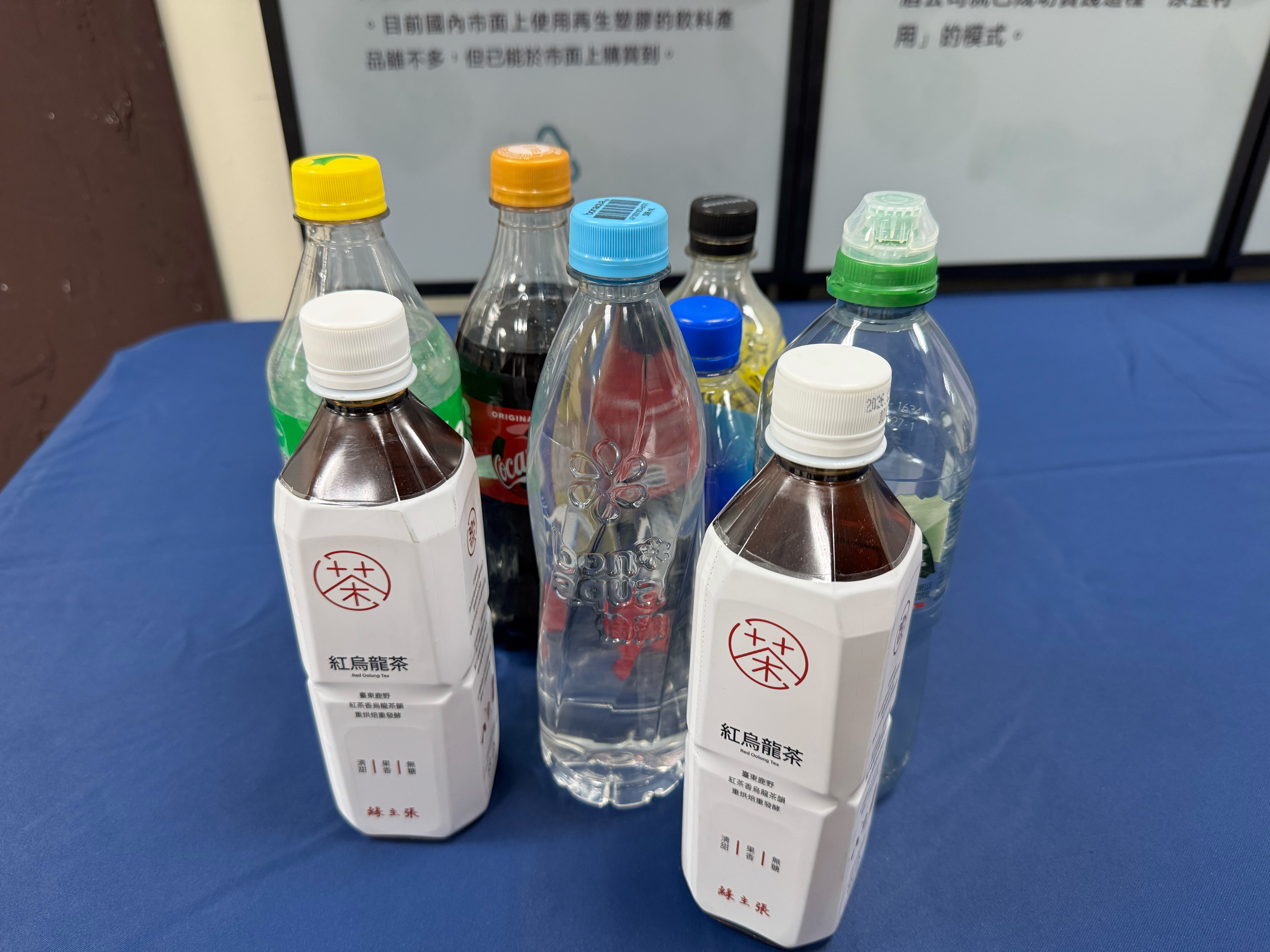 調查發現,國內超商、超市,台灣目前已有至少9支產品使用再生瓶。攝影:李蘇竣