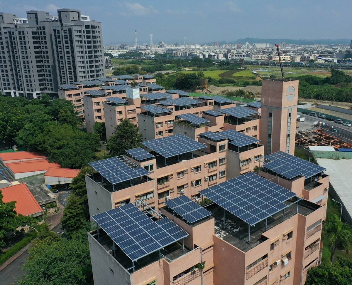 行政延宕到何時? 讓屋頂光電設置義務在4月真正施行